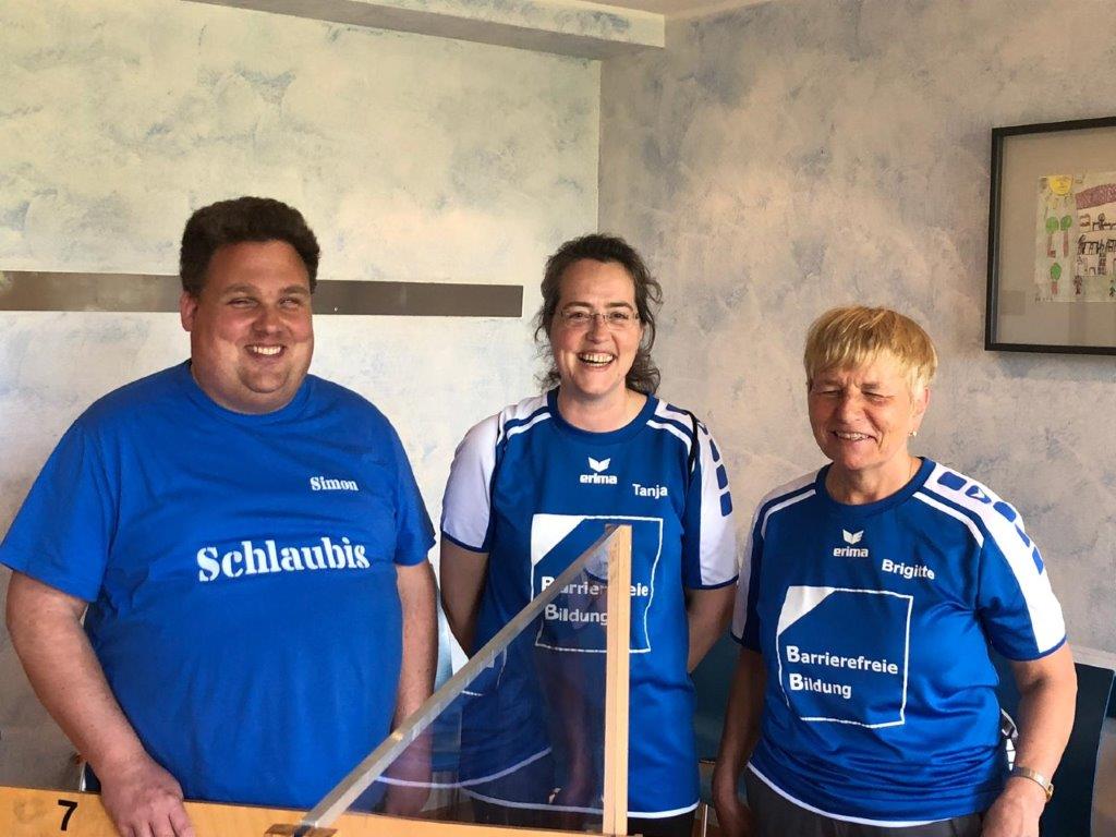 Das Foto zeigt von links nach rechts: Simon Janatzek, Tanja Janatzek und Brigitte Otto-Lange